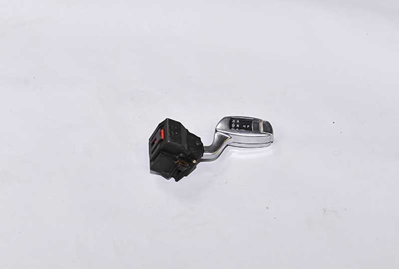 BMW 4 SERİSİ ÇIKMA YEDEK PARÇA BMW ÇIKMA YEDEK PARÇAE 65 7 SERİSİ SİNYAL KOLU